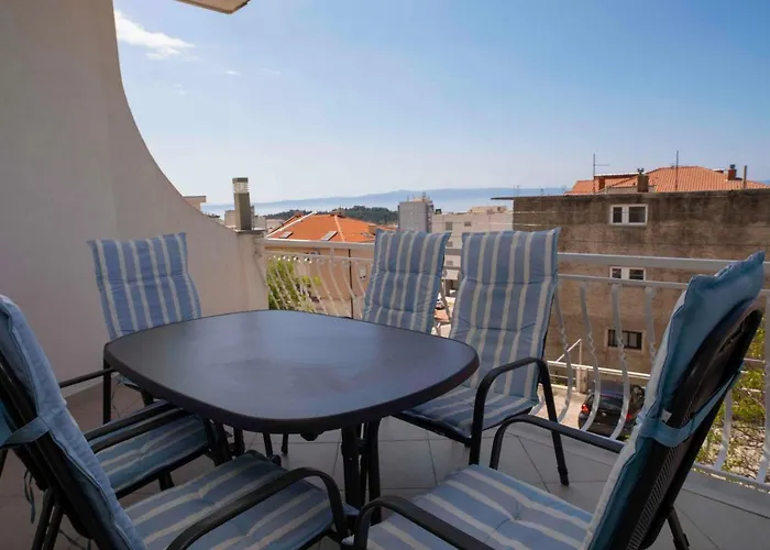 Ivana - Sea View Apartment With Garage