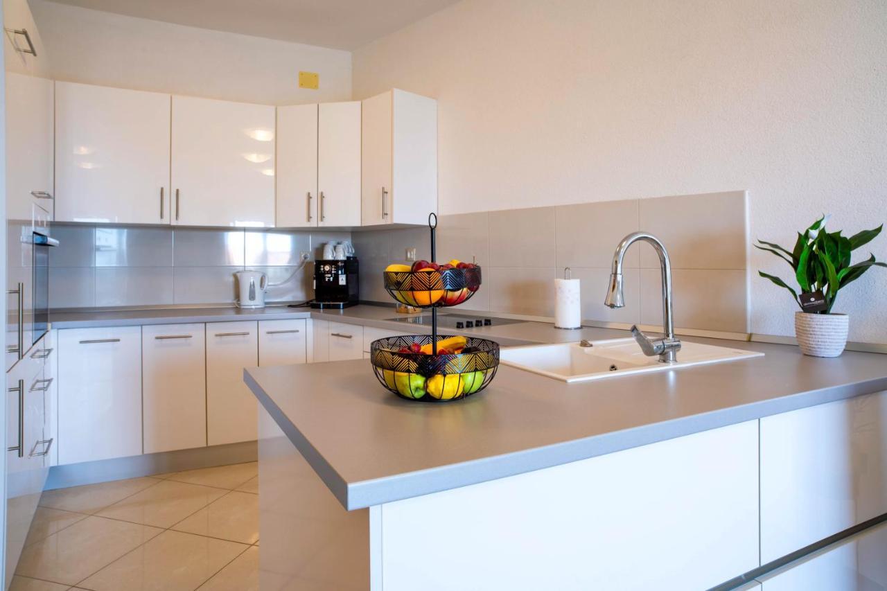 Ivana - Sea View With Garage Apartment Makarska