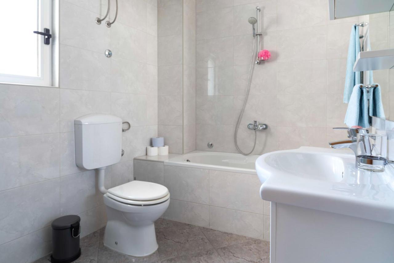 Ivana - Sea View With Garage Apartman